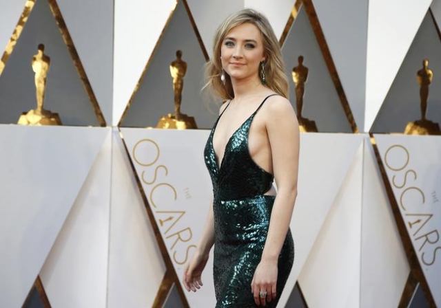 Saoirse Ronan, nominated for Best Actress for her role in "Brooklyn," arrives at the 88th Academy Awards in Hollywood, California February 28, 2016.  REUTERS/Lucy Nicholson