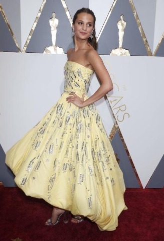 Oscars 2016: Alicia Vikander Leads The Red Carpet Arrivals At The Academy  Awards