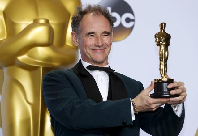 Mark Rylance, winner of the Oscar for Best Supporting Actor for the movie "Bridge of Spies", poses backstage at the 88th Academy Awards in Hollywood, California February 28, 2016.  REUTE ...