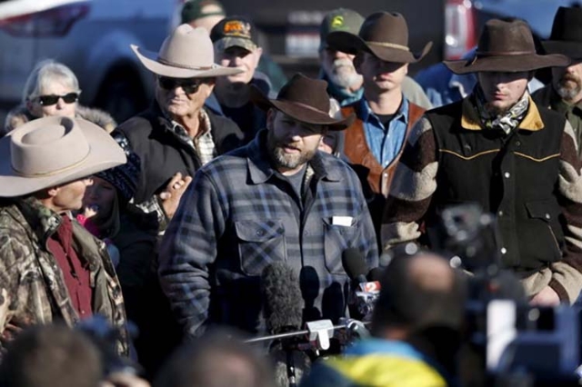 Leader of a group of armed protesters Ammon Bundy talks to the media at the Malheur National Wildlife Refuge near Burns, Oregon, January 8, 2016. REUTERS/Jim Urquhart