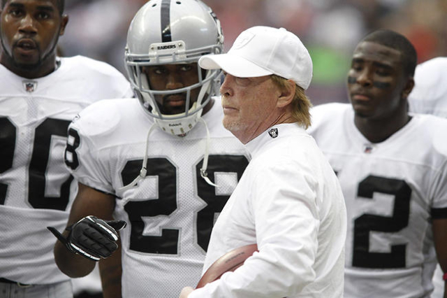 Mark Davis (2nd R) stands near Raiders‘ players before their NFL football game against the Houston Texans in Houston October 9, 2011. (Richard Carson/Reuters)