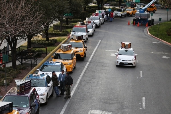 Taxi cabs line up outside of New York-New York casino-hotel Wednesday, Jan. 13, 2016, in Las Vegas. Erik Verduzco/Las Vegas Review-Journal Follow @Erik_Verduzco