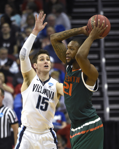Villanova guard Ryan Arcidiacono (15) defends Miami forward Kamari Murphy  (21) during the first half of an NCAA college basketball game in the  regional semifinals of the men's NCAA Tournament in L …