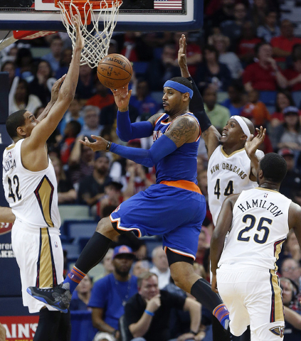 Kid runs onto court during game to hug Knicks' Carmelo Anthony — VIDEO