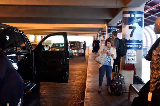 McCarran opens cellphone parking lot for passenger pick-up | Travel | Life