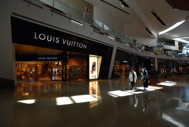 Louis Vuitton (the Shops At Crystals)