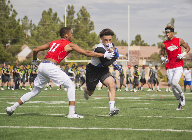 702 Elite Ethan Dedeaux (2) runs up the field as he is talked by Texas Elite's Al Gray (11) during the Pylon Elite 7v7 Las Vegas National football tournament at All American Park in Las Vegas on S ...