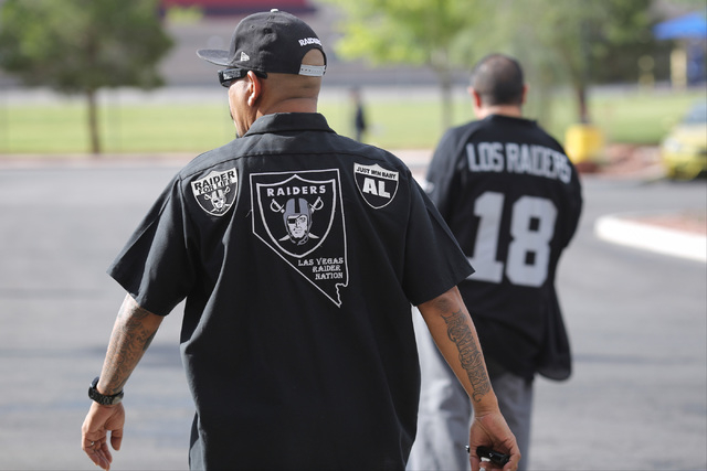 raiders jersey outfit men