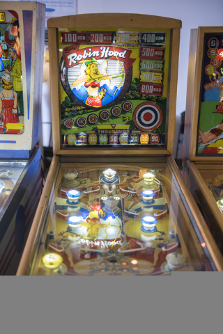 Pinball Hall of Fame: Las Vegas museum filled with hundreds of pinball machines - ABC7 Los Angeles