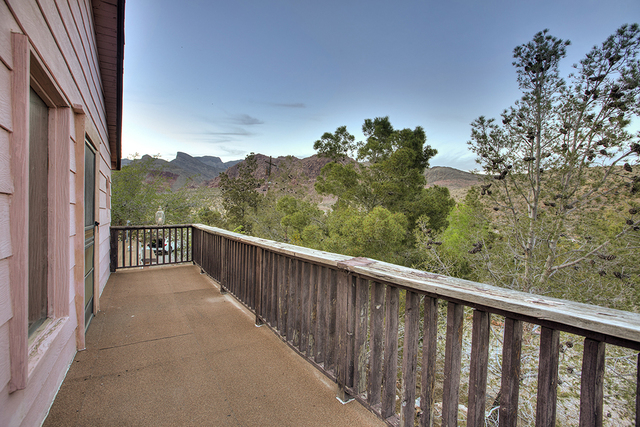 The Calico Basin home has a porch. (COURTESY OF SYNERGY, SOTHEBY'S INTERNATIONAL REALTY)