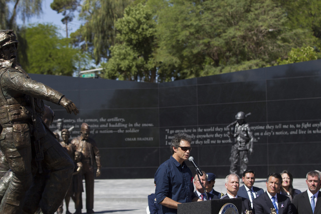 Is veterans day a national or federal holiday