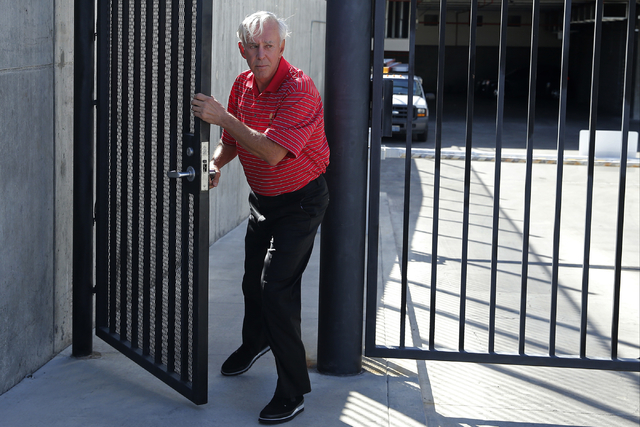 Bill Walters walks out of the Lloyd George U.S. Courthouse Thursday, May 19, 2016, in Las Vegas. Federal authorities in New York announced an insider trading indictment Thursday against Walters. J ...