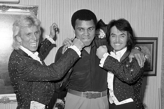 Siegfried Fischbacher and Roy Horn pose with Muhammad Ali Sept. 25, 1980, at the Stardust in Las Vegas. (Wolf Wergin/Las Vegas News Bureau)
