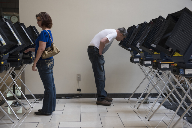 Wife and husband Bonnie and Greg Heiny vote during early voting at Meadows Mall in Las Vegas on Saturday, Mar. 21, 2015. (Martin S. Fuentes/Las Vegas Review-Journal)