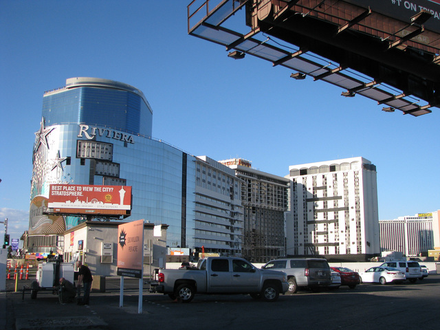 Implosion photos, video of last Riviera hotel in Las Vegas – Press  Enterprise
