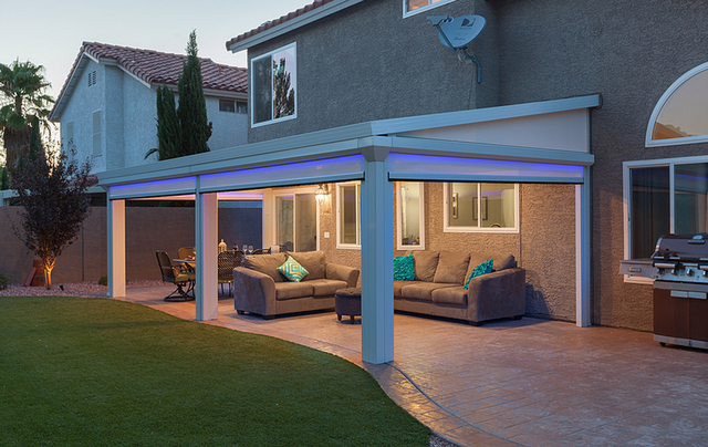 COURTESY DURA-KOOL
Custom lighting packages, projection television and surround sound systems all add to the premium quality of the LifeRoom patio experience.