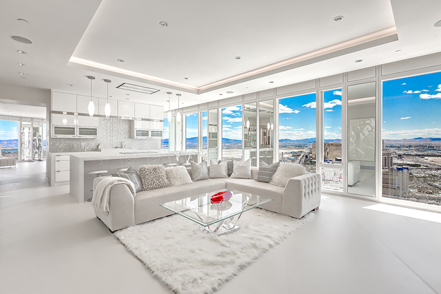 The large living room. (Courtesy of Luxury Estates International)