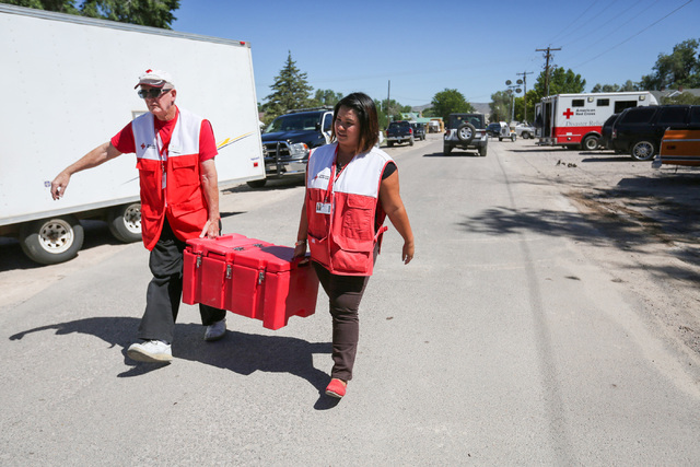 Red Cross workers carry a cooler down 5th street in Panaca, Nev., on Friday, July 15, 2016. (Brett Le Blanc/Las Vegas Review-Journal Follow @bleblancphoto)