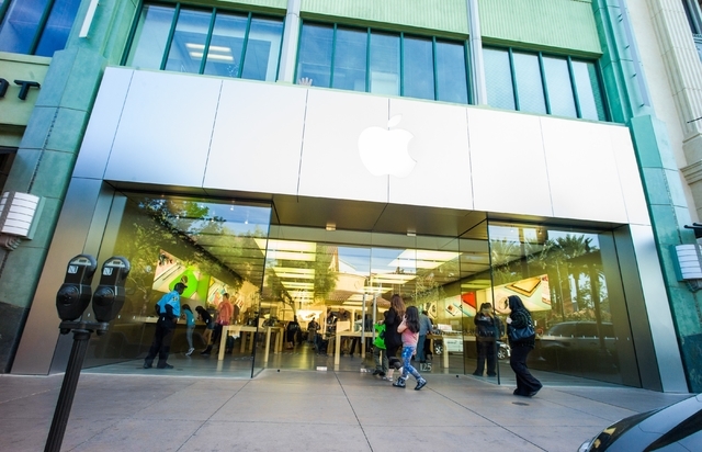 The Apple store is shown at Town Square in Las Vegas on Friday, Feb. 26, 2016. (Chase Stevens/Las Vegas Review-Journal) Follow @csstevensphoto
