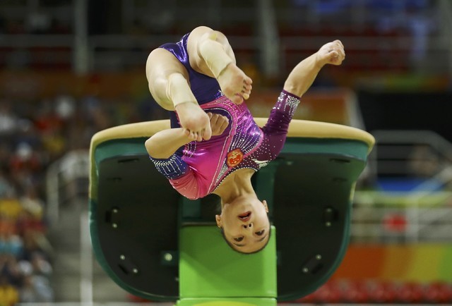 Simone Biles wins women's vault for 3rd gold medal | Las ...