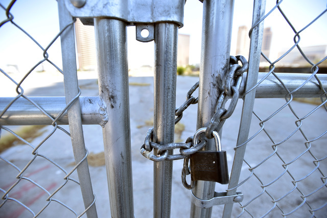 A locked gate is seen at an entrance to the construction site of the planned $2 billion Alon project on the Strip north of Spring Mountain Road on Monday, Aug. 29, 2016, in Las Vegas. (David Becke ...