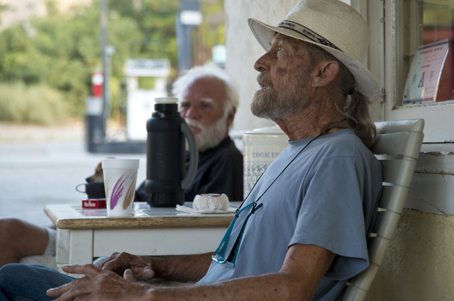 Evan Blythin, a long-time resident of Blue Diamond, speaks with a reporter in front of the Village Market and Mercantile in the town of Blue Diamond on Wednesday, Aug. 10, 2016. (Daniel Clark/Las  ...
