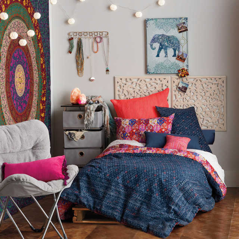 Experts weigh in on how to personalize a dorm  room Las 
