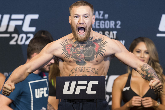 Floyd Mayweather Jr., left, and Conor McGregor pose during weigh-ins  Friday, Aug. 25, 2017, in Las Vegas for their Saturday boxing bout. (AP  Photo/John Locher Stock Photo - Alamy