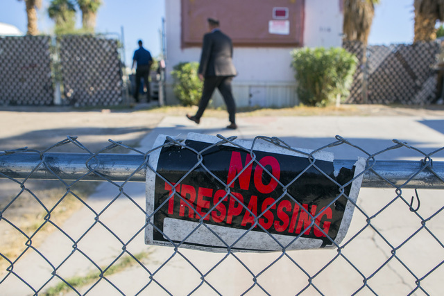 North Las Vegas police investigate a condemned mobile home Wednesday, July 20, 2016, on Orr Street where squatters lived. Jeff Scheid/Las Vegas Review-Journal Follow @jeffscheid