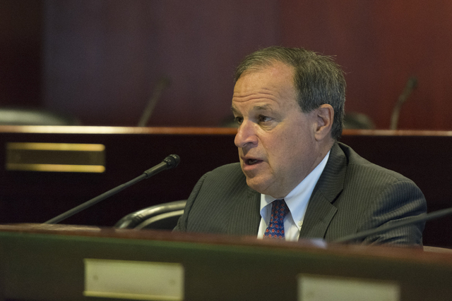 Nevada State Treasurer Dan Schwartz speaks during a public meeting on payday loans at the Sawyer Building in Las Vegas, Wednesday, Aug. 10, 2016. (Jason Ogulnik/Las Vegas Review-Journal)