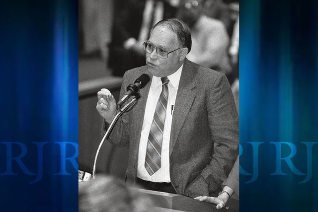 Jack Stonehocker, director of the Colorado River Commission of Nevada, is seen speaking in public in this file photo from Feb. 20, 1991. (Gary Thompson/Las Vegas Review-Journal)