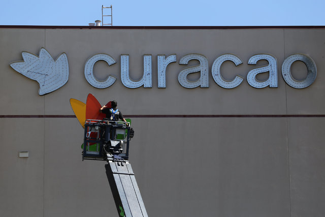 A worker hangs a sign for Curacao, a new tenant at Meadows mall in Las Vegas on Thursday, Sept. 15, 2016. (Brett Le Blanc/Las Vegas Review-Journal Follow @bleblancphoto)