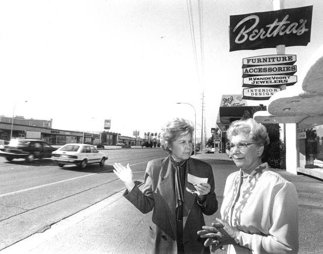 Thalia Dondero and Bertha Ragland are seen in this Jan. 26, 1989, file photo. (Las Vegas Review-Journal)
