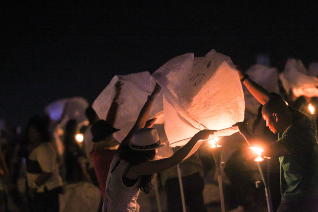 Mark Hatten, right, and Myra Hatten prepare to release their lantern at Rise Lantern Festival at the Moapa River Indian Reservation on Saturday, Oct. 10, 2015. Chase Stevens/Las Vegas Review-Journ ...
