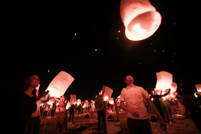 Attendees release lanterns into the sky at Rise Lantern Festival at the Moapa River Indian Reservation on Saturday, Oct. 10, 2015. Chase Stevens/Las Vegas Review-Journal Follow @csstevensphoto