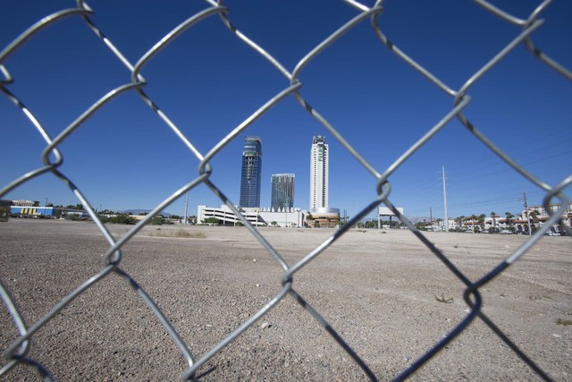 A view of the 8.6-acre parcel of land at the southwest corner of Flamingo Rd. and Valley View Blvd., Tuesday, Oct. 4, 2016. Richard Brian/Las Vegas Review-Journal Follow @vegasphotograph