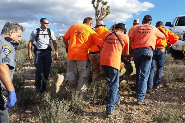 Mohave County Sheriff’s Department search and rescue workers extricate ...