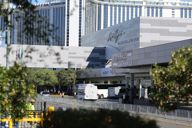 Shuttle buses bring expo-goers to the Las Vegas Convention Center on Thursday, Oct. 22, 2015 in Las Vegas. (Brett LeBlanc/Las Vegas Review-Journal) Follow @bleblancphoto