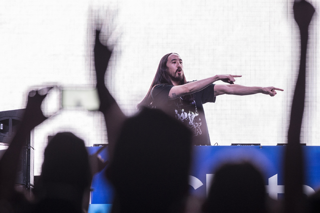 Musician/philanthropist Steve Aoki performs at a rally for Democratic presidential nominee Hillary Clinton at Cox Pavilion on Thursday, Nov. 3, 2016, at UNLV, in Las Vegas. Benjamin Hager/Las Veg ...