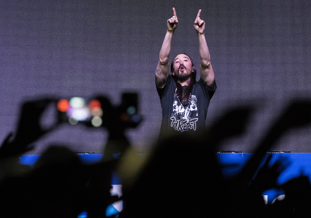 Musician/philanthropist Steve Aoki performs at a rally for Democratic presidential nominee Hillary Clinton at Cox Pavilion on Thursday, Nov. 3, 2016, at UNLV, in Las Vegas. Benjamin Hager/Las Veg ...