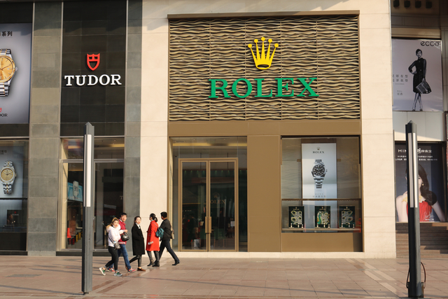 terrorist psykologi Hævde A Rolex store in Beijing, China welcome shoppers Wednesday, Nov. 30, 2016.  China's middle class increased six fold between 2010 and 2015. A 2016  report from wealth research firm Hurun Report foun … | Las Vegas  Review-Journal