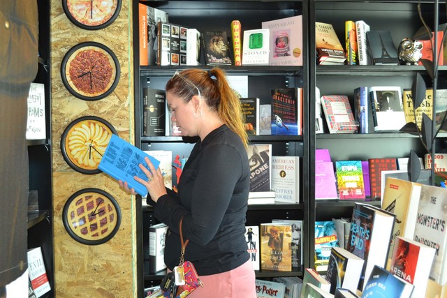 Gretchen Adams looks at a book at The Writer’s Block in downtown Las Vegas on Saturday, Nov. 26, 2016. Pashtana Usufzy/Las Vegas Review-Journal