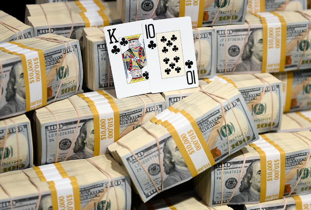 Qui Nguyen of Las Vegas final cards that won him first place at the final table at the 2016 World Series of Poker Main Event at the Rio hotel-casino, Wednesday, Nov. 2, 2016, in Las Vegas. David B ...