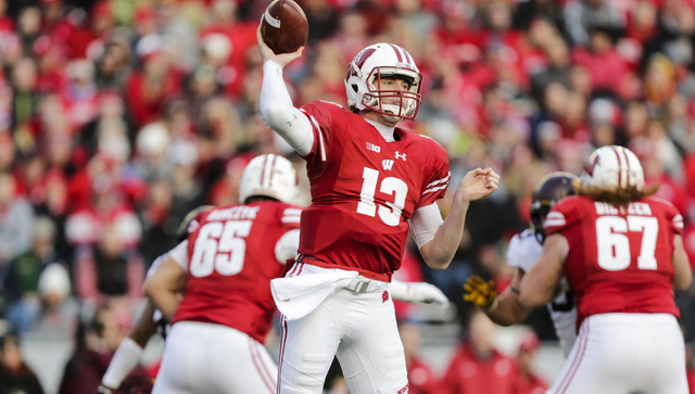 Wisconsin quarterback Bart Houston against Minnesota  during the first half of an NCAA college football game Saturday, Nov. 26, 2016, in Madison, Wis. (Andy Manis/AP)