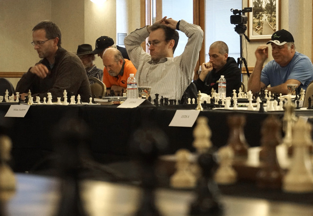 This Man Won Ten Simultaneous Games of Chess Blindfolded