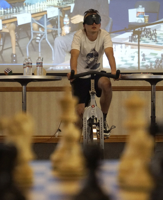 This Man Won Ten Simultaneous Games of Chess Blindfolded