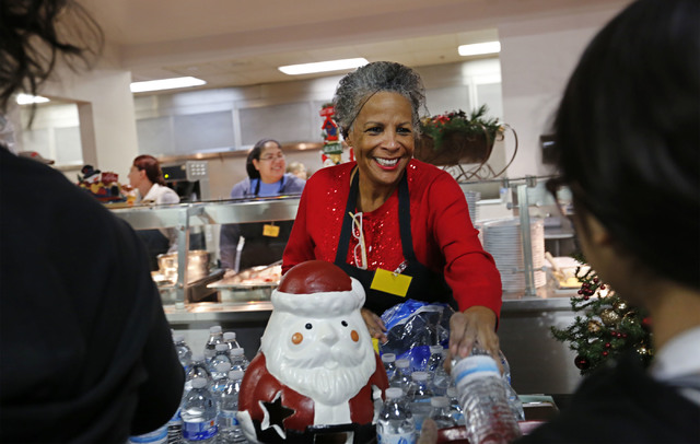 Christmas Volunteer Opportunities Las Vegas 2022 Catholic Charities, 125 Volunteers Team Up To Feed Homeless | Las Vegas  Review-Journal
