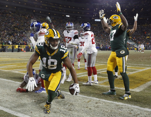 Aaron Rodgers works Hail Mary magic to lead Packers past Giants