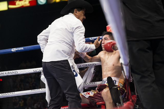Leo Santa Cruz, right, receives advice in between rounds from his father Jose in his fight against Carl Frampton in the WBA Featherweight Championship bout at MGM Grand Garden Arena on Saturday, J ...