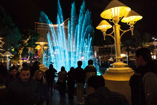 New Year's Eve bash in Las Vegas, with lots of glamour, stays